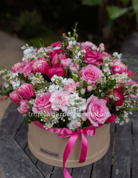 Flower box-Cappelliera con rose e fiori di stagione color rosa