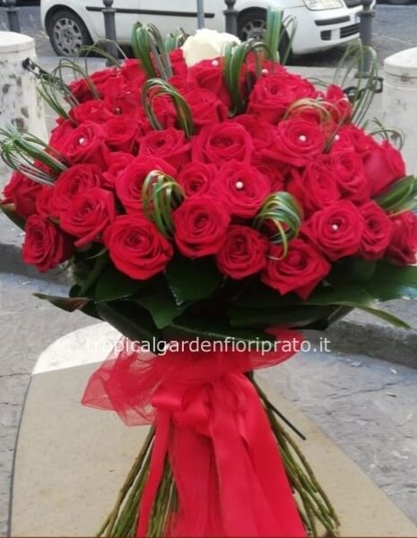 50 rose rosse a  gambo lungo