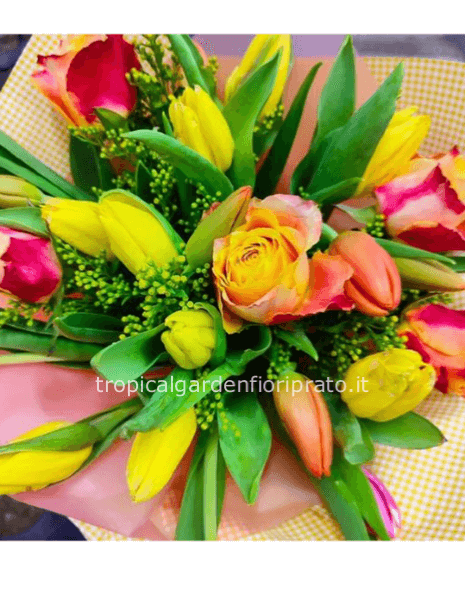 Bouquet con tulipani e rose miste