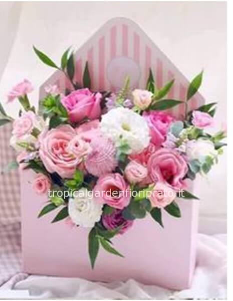 Flower box-Busta con fiori di stagione e rose