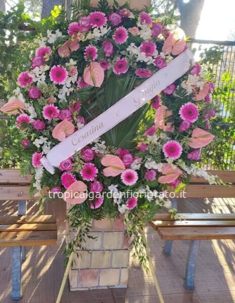 Corona funebre a Prato  colore fucsia , rosa e bianca