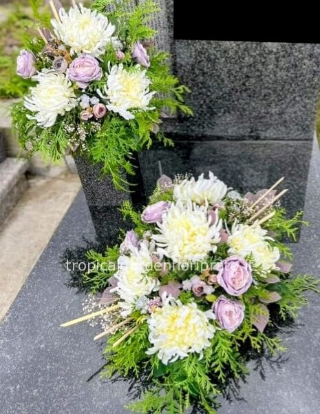 Composizione fiori  cimitero per i Santi