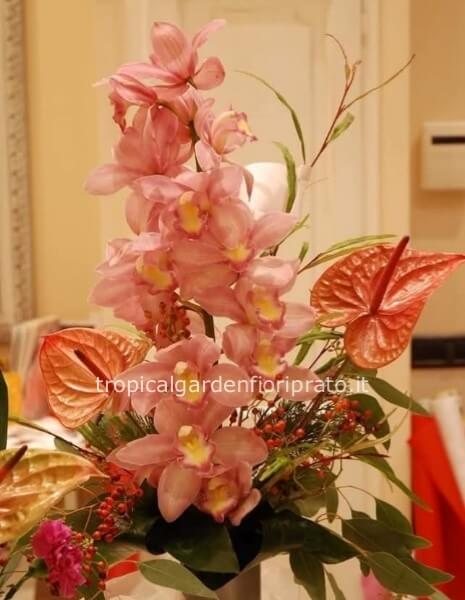 Composizione fiori cimitero per i Santi orchidea e anthurium